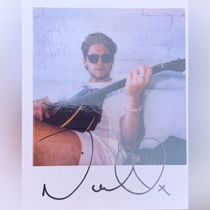 (1) Niall Horan “The Show” SIGNED art card and CD